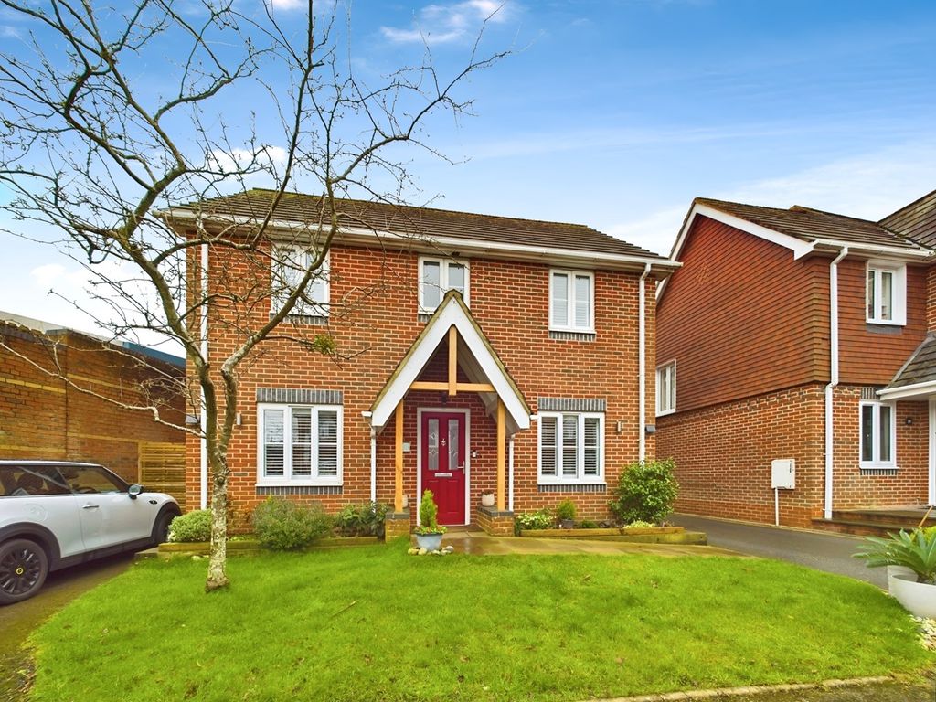 4 bed detached house for sale in Botley Road, West End, Southampton