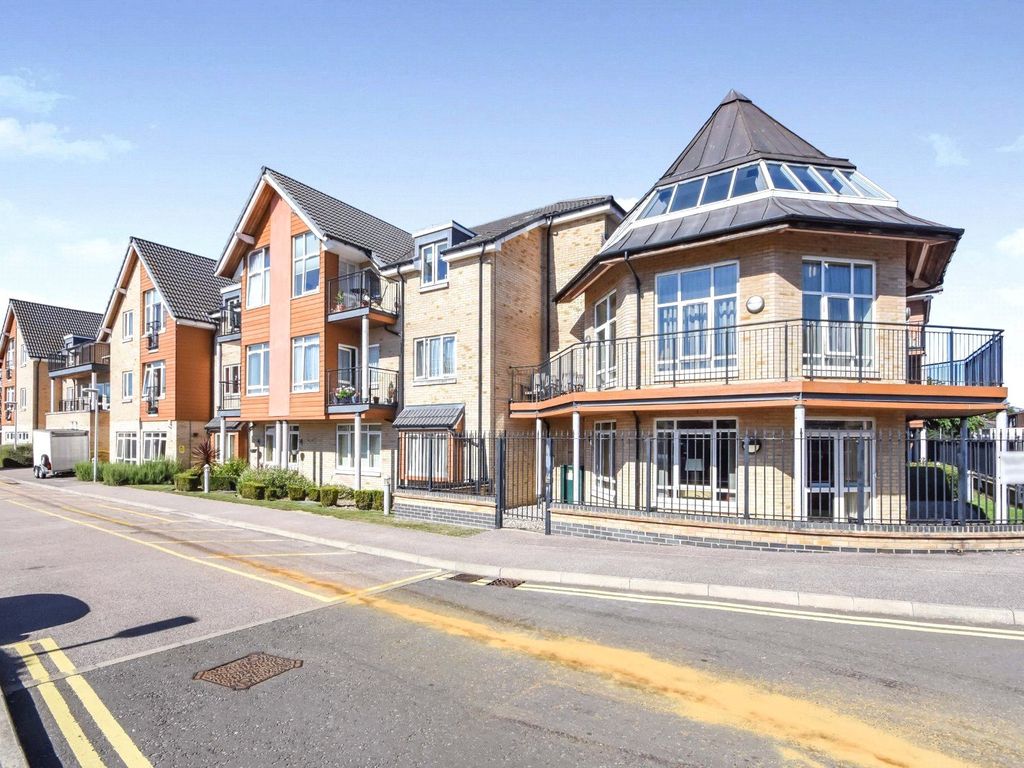 2 bed flat for sale in Rectory Road, Pitsea, Basildon, Essex SS13, £