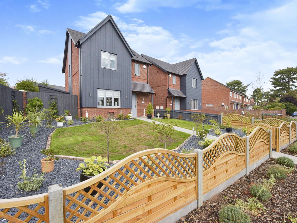 3 bed detached house for sale in New Road, Studley B80 Zoopla