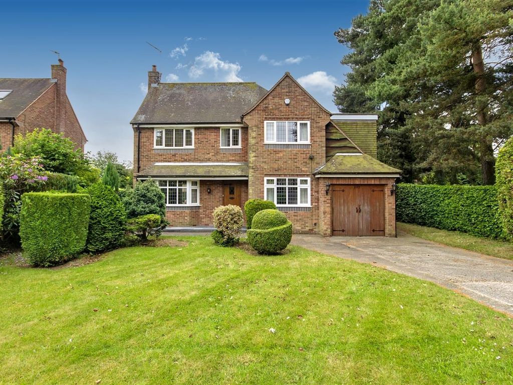 4 bed detached house for sale in Ashgate Road, Ashgate, Chesterfield