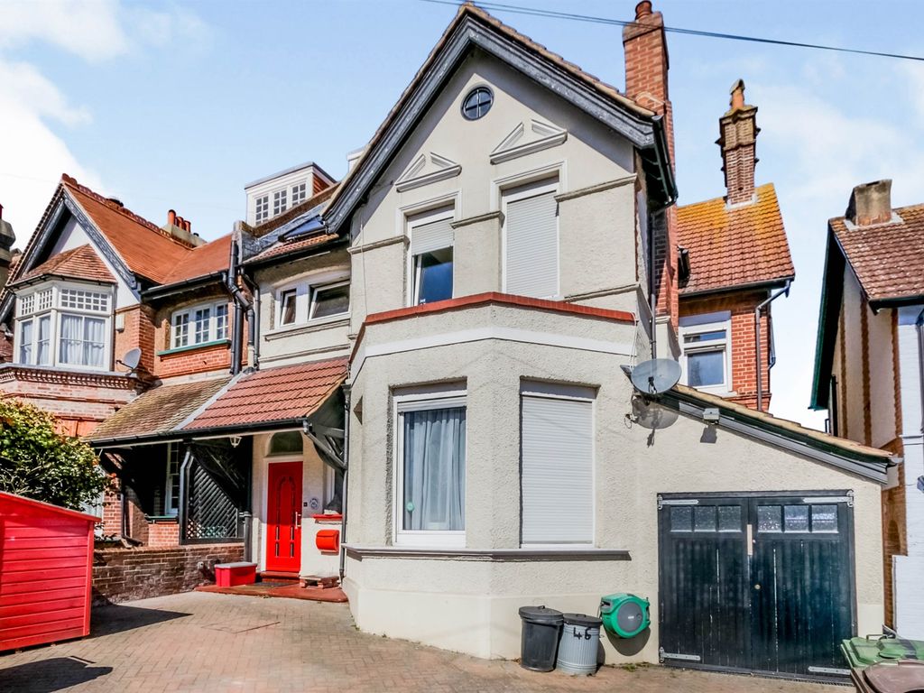 9 bed semidetached house for sale in Tower Road West, St. LeonardsOn