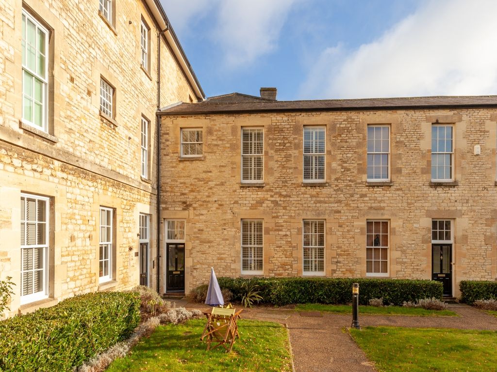 4 bed terraced house to rent in St. Manor Mandelbrote Drive