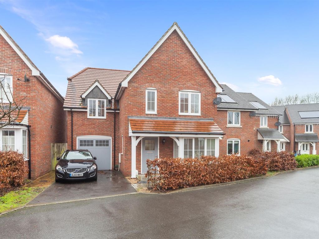 4 bed property for sale in Buttinghill Drive, Cuckfield, Haywards Heath