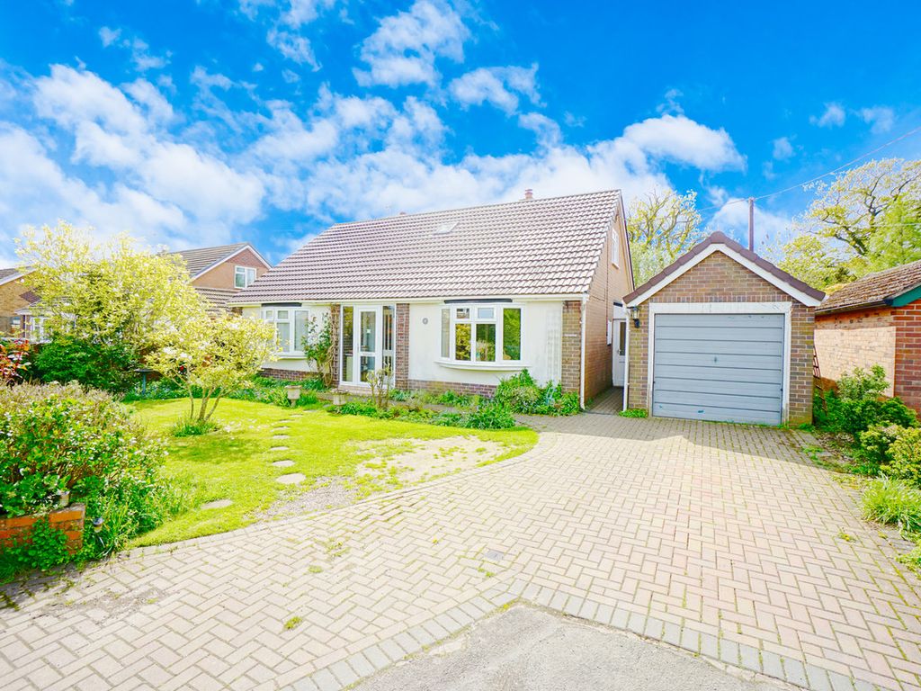 4 bed detached bungalow for sale in Grove Lane, Shrewsbury SY3, £