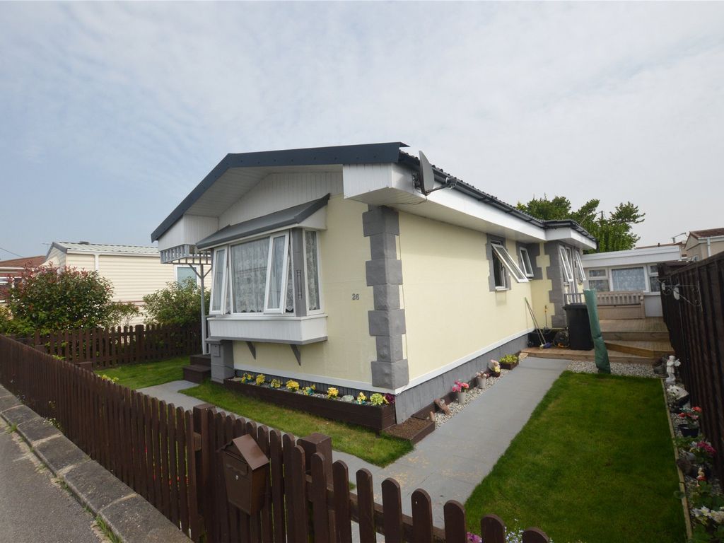 2 bed mobile/park home for sale in Glenhaven Park, Helston, Cornwall