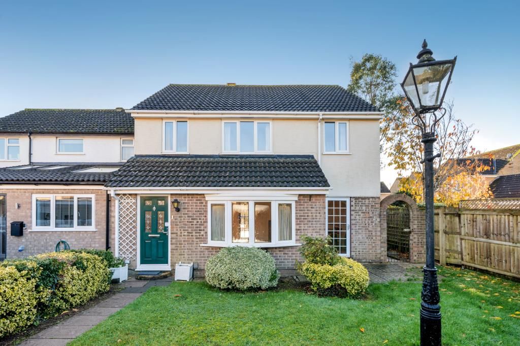 4 bed semidetached house for sale in Carterton, Oxfordshire OX18, £