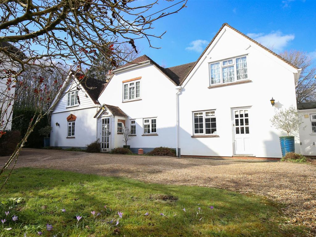 4 bed linkdetached house for sale in Seven Mile Lane, Borough Green