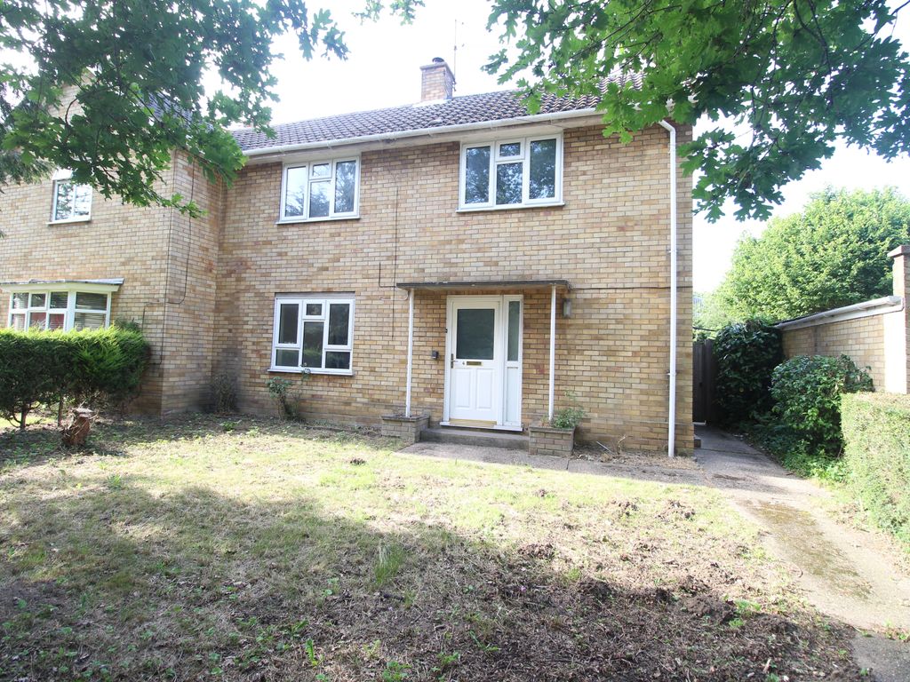 3 bed semidetached house for sale in Chapmans Close, Rougham, Bury St