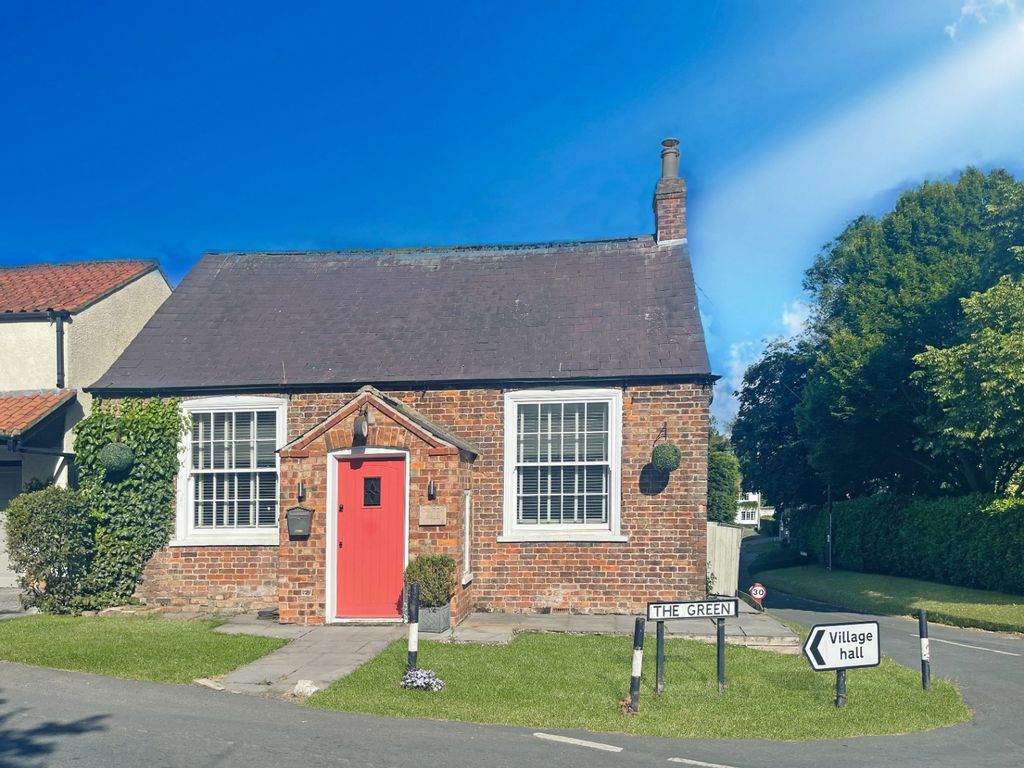 2 bed cottage for sale in The Green, Lund, Driffield YO25 Zoopla
