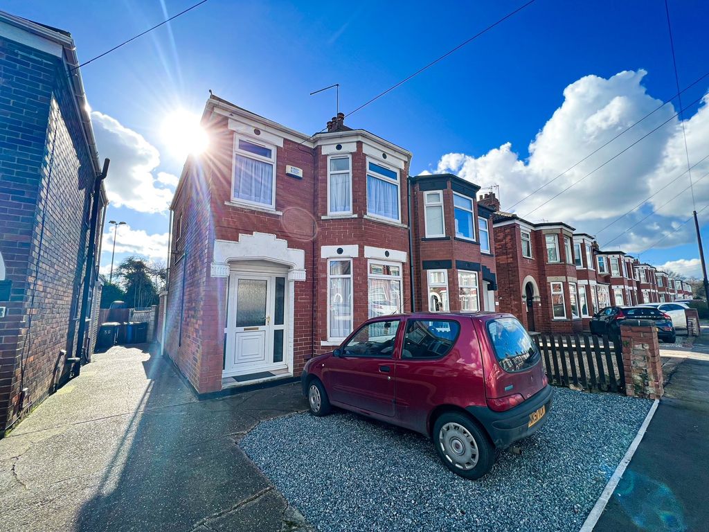 3 bed semidetached house to rent in Guildford Avenue, Hull HU8 Zoopla