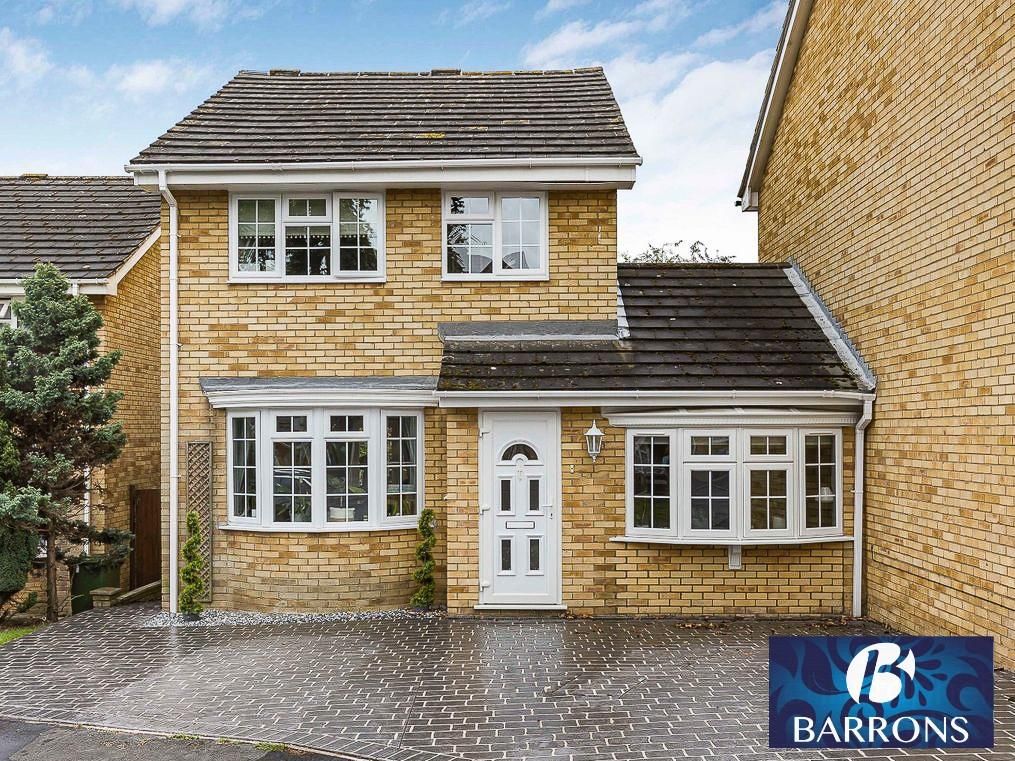 3 bed link detached house for sale in Lower Shott, Cheshunt, Waltham