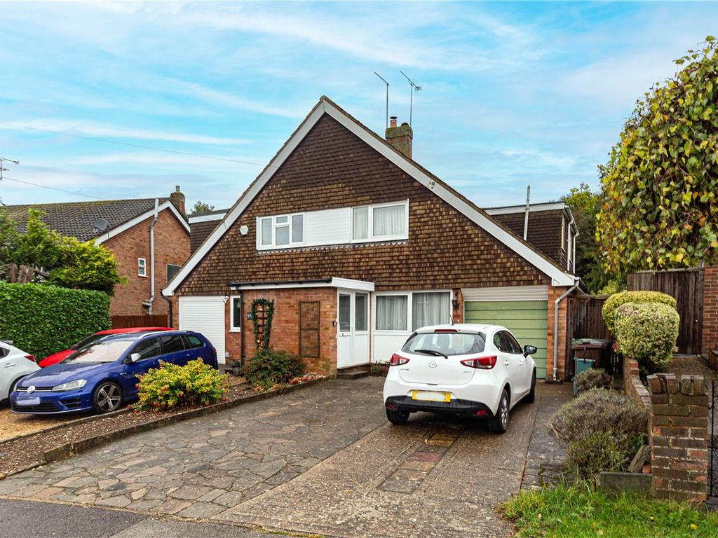3 bed semidetached house for sale in Grove Avenue, Harpenden