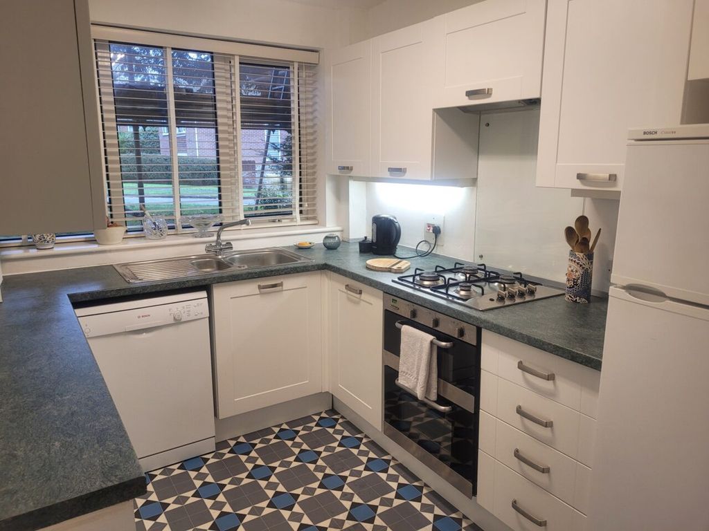 2 bed flat to rent in Wellingtonia Court, Laine Close, Brighton, East Sussex BN1, £1,350 pcm