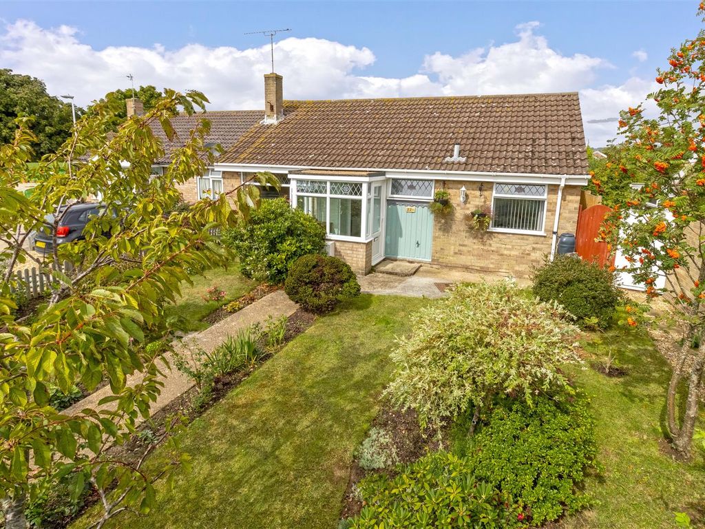 2 bed detached bungalow for sale in Newtimber Avenue, GoringBySea, Worthing BN12 Zoopla