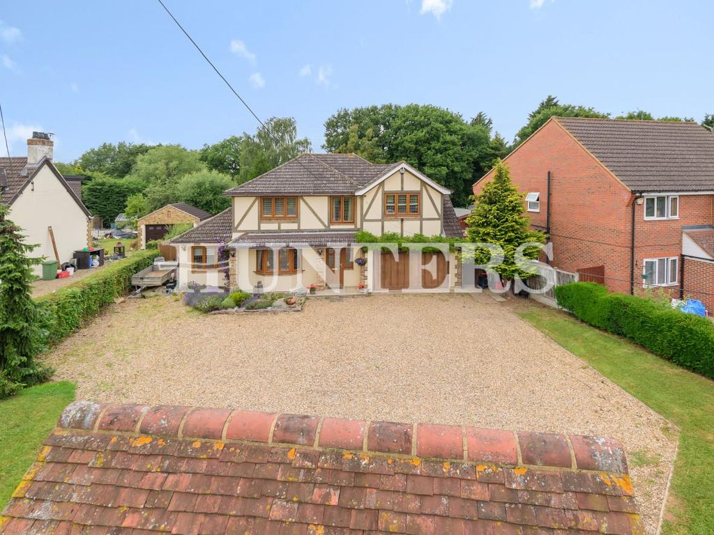 4 bed property for sale in Nags Head Lane, Brentwood CM14 Zoopla