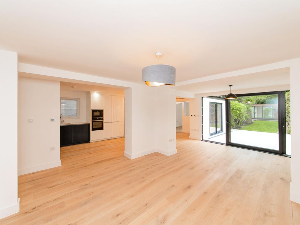 676 Finchley Road, London NW11  