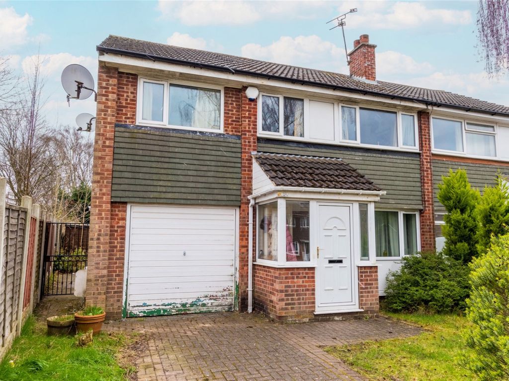 5 bed semidetached house for sale in Sunningdale Avenue, Leeds LS17