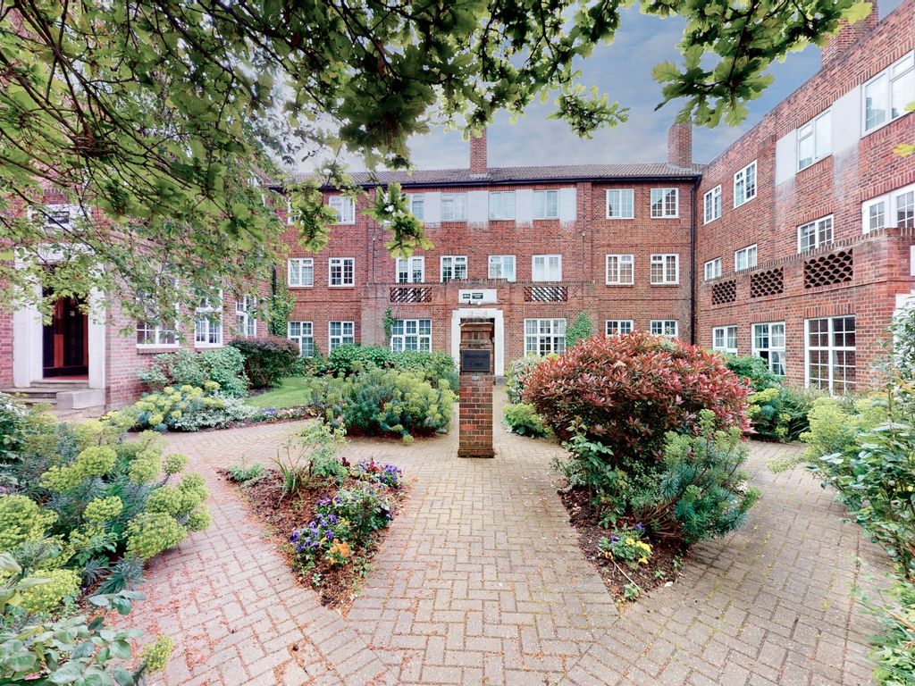 3 bed flat for sale in Beechcroft Avenue, Golders Green, London NW11