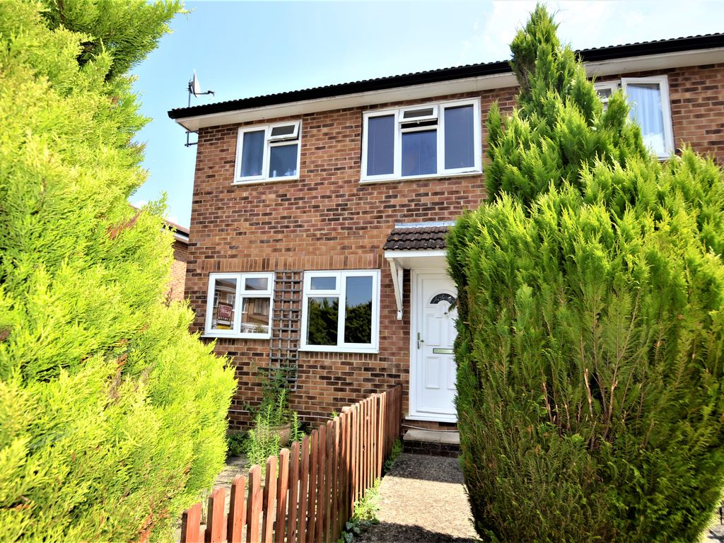 1 bed end terrace house to rent in Alton Court, Aymer Drive, Staines
