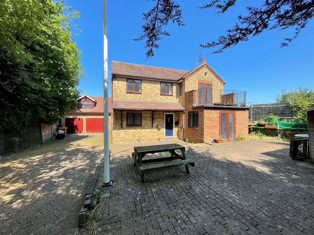 5 bed detached house for sale in Orchard Cottage, Luton Road, Chalton