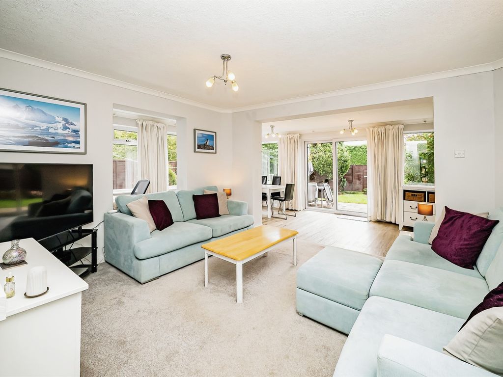 3 bed semidetached house for sale in Lincoln Hatch Lane, Burnham