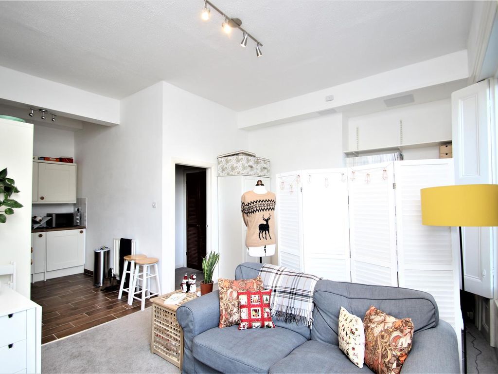 Studio to rent in Wimbledon Park Road, London SW18, £1,350 pcm Zoopla