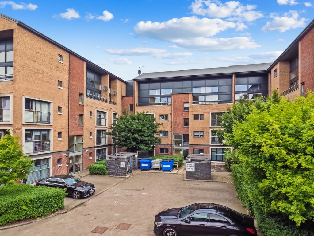 2 bed flat for sale in Minerva Way, Finneston, Glasgow G3, £169,000