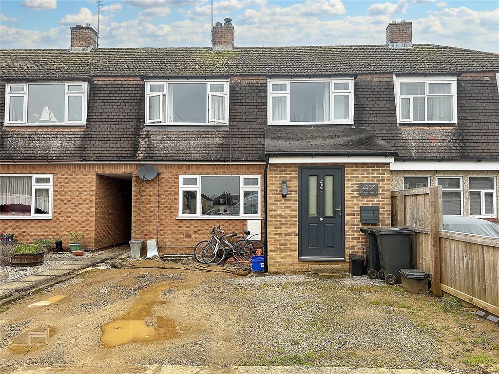 3 bed terraced house for sale in Greenfields, South Marston SN3, £