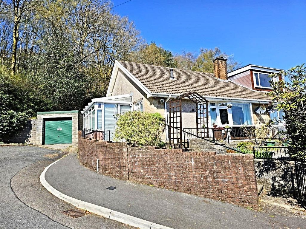2 bed semidetached bungalow for sale in Coed Isaf Road, Maesycoed