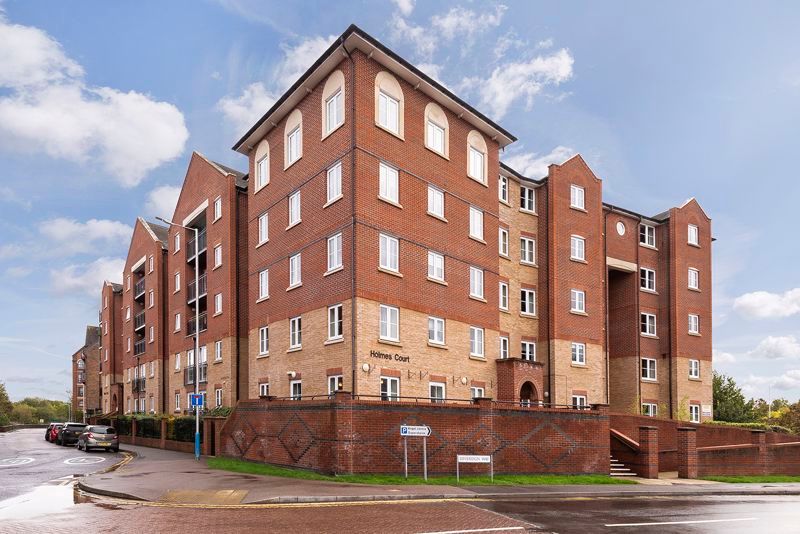 1 bed property for sale in 1 Bedroom Retirement Flat With Balcony