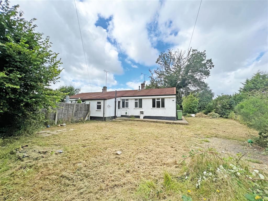 2 bed semidetached bungalow for sale in Midhurst Road, Liphook GU30, £