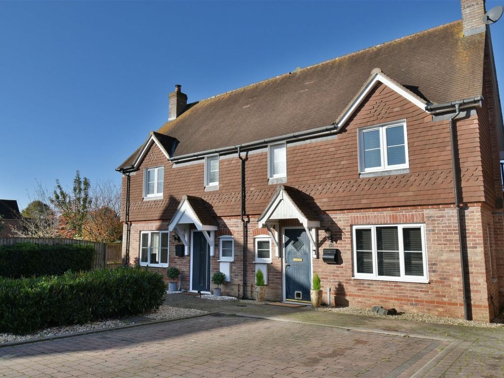 3 bed semidetached house for sale in Farmhouse Mews, Thatcham RG18, £