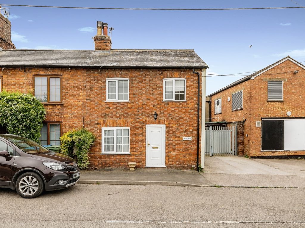 2 bed cottage for sale in Chaloners Hill, Steeple Claydon, Buckingham