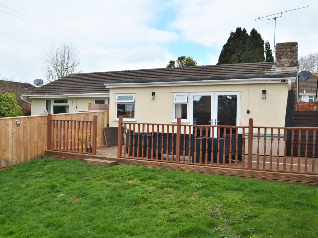 2 bed bungalow for sale in Manitoba Gardens, Cullompton, Devon EX15