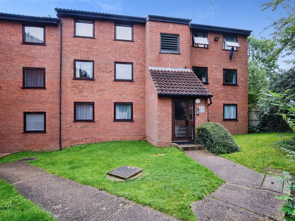 2 bed flat for sale in Valley Green, Hemel Hempstead HP2, £210,000 Zoopla
