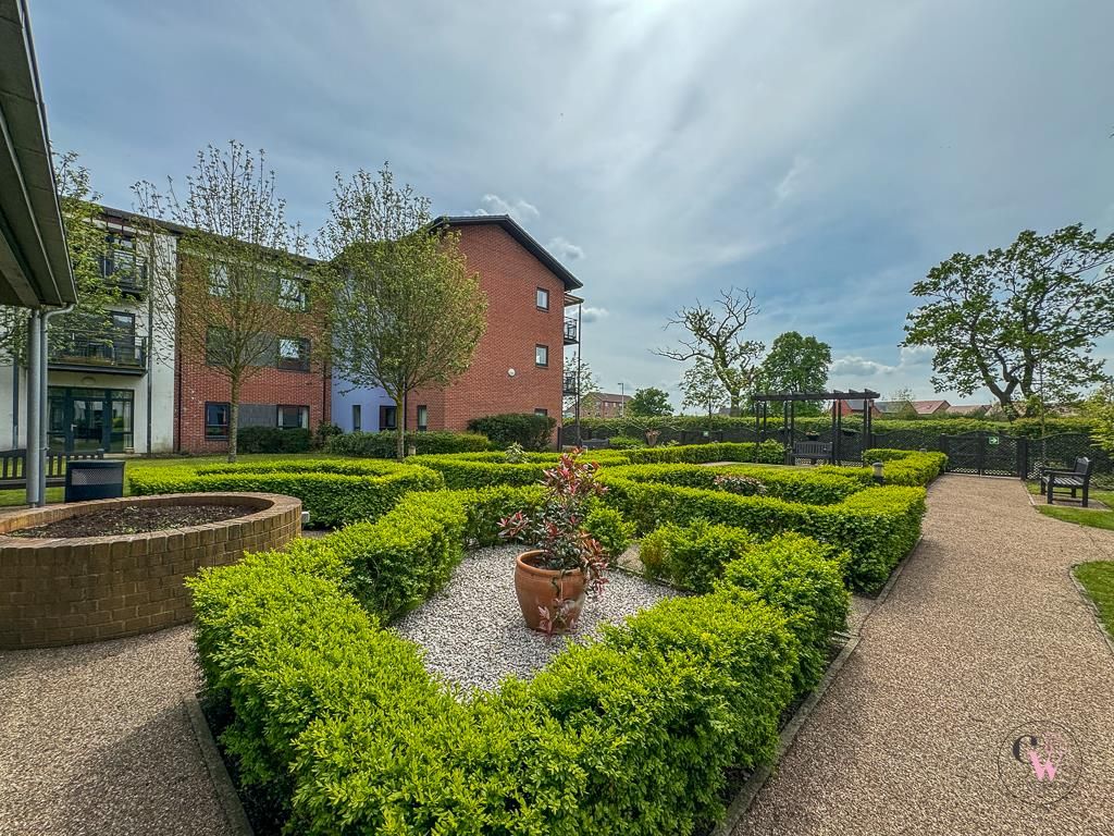 2 bed flat for sale in Hazelmere, Hambleton Way, Winsford CW7, £110,000