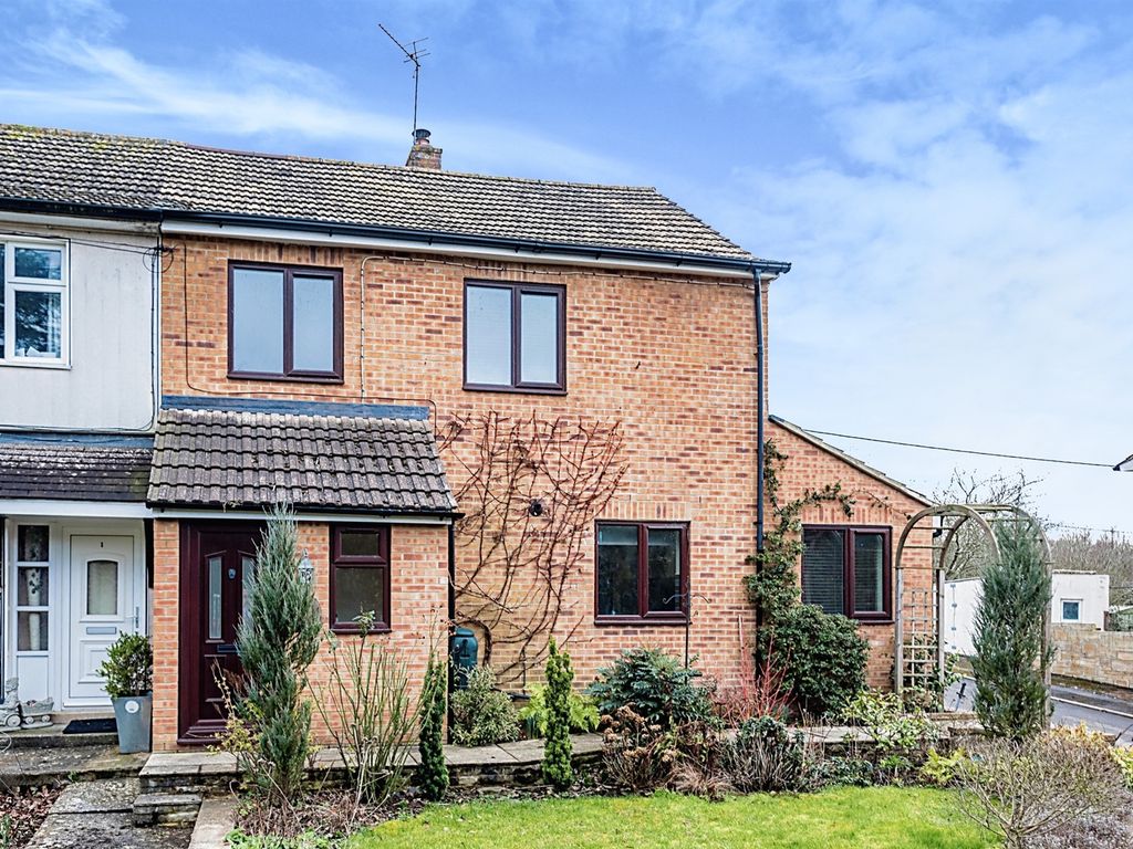 3 bed semidetached house for sale in Queens Road, Hannington, Swindon