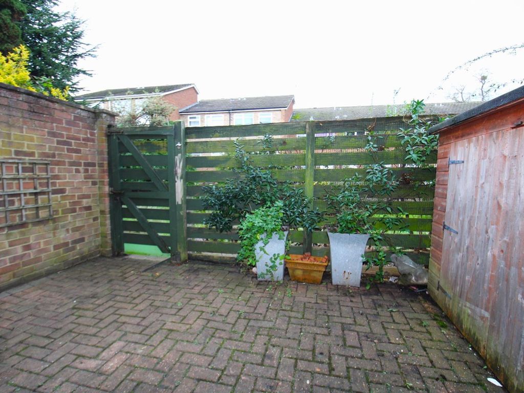 4 bed town house to rent in Ford End, Woodford Green IG8, £2,200 pcm