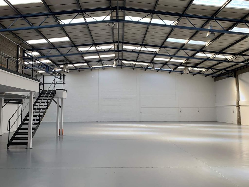 Warehouse to let in Unit 5 Somers Place Industrial Estate, Brixton SW2