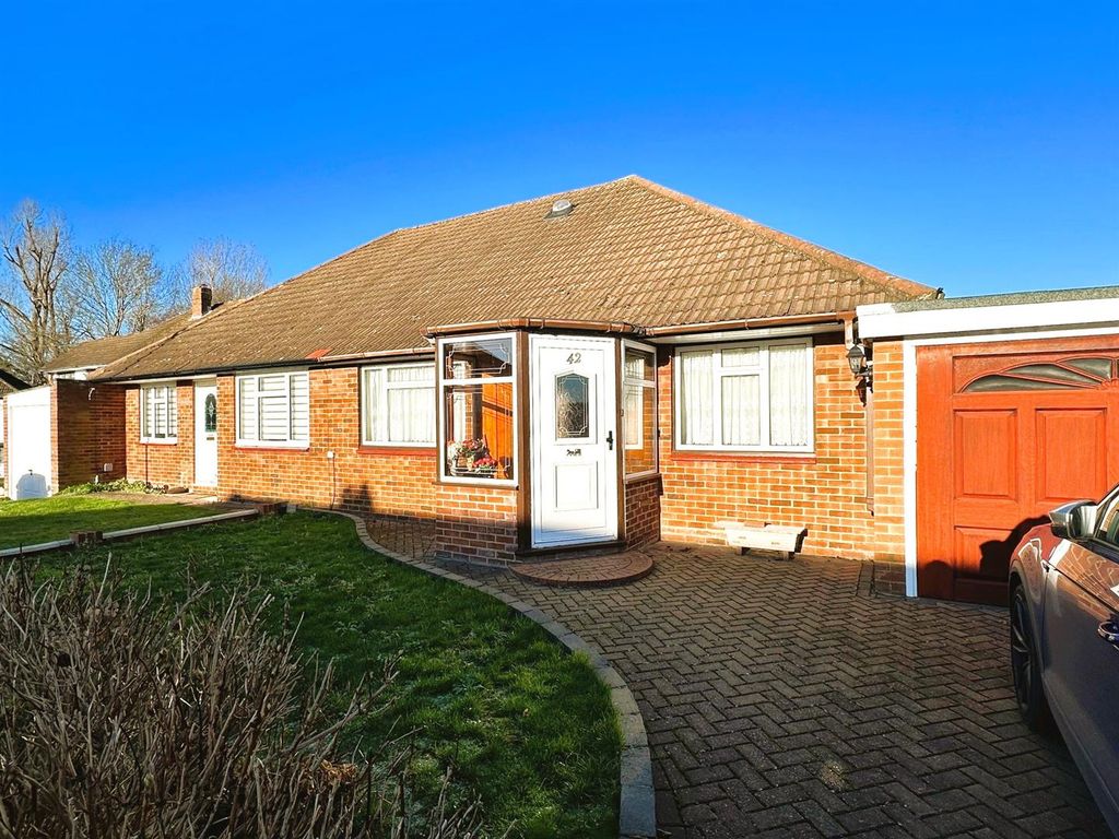 2 bed bungalow to rent in Derwent Drive, Petts Wood, Orpington BR5, £