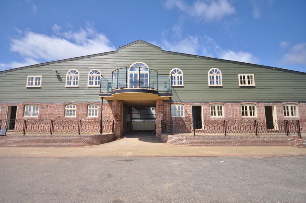 1 bed flat to rent in Great Canfield, Dunmow CM6, £850 pcm Zoopla