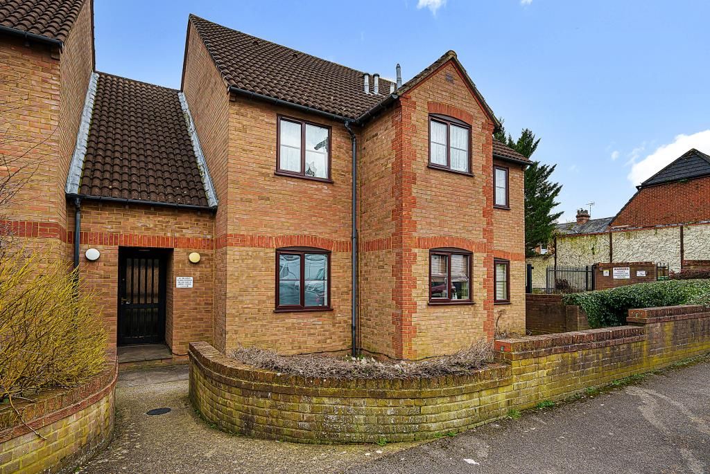 1 bed flat to rent in High Buckinghamshire HP12 Zoopla