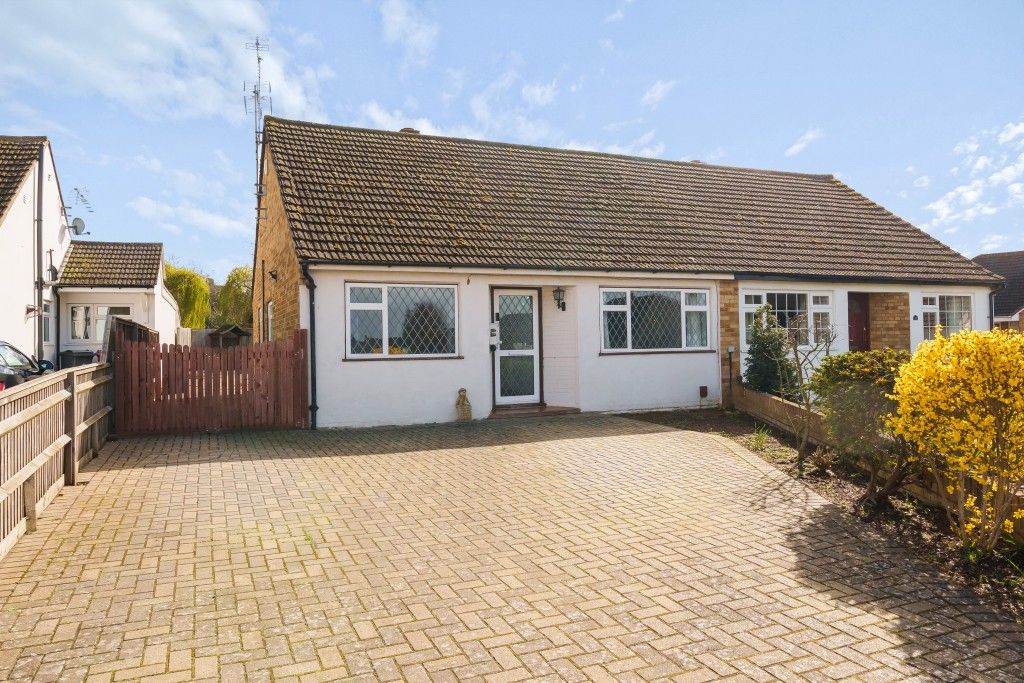 2 bed bungalow for sale in Clare Road, Taplow, Berkshire SL6 Zoopla