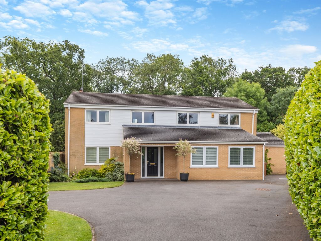 5 bed detached house for sale in Westhawe, Bretton, Peterborough PE3, £