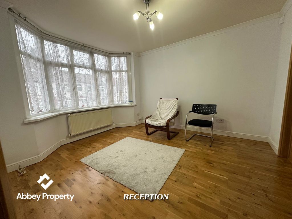 3 bed end terrace house to rent in Runley Road, Luton LU1, £1,650 pcm