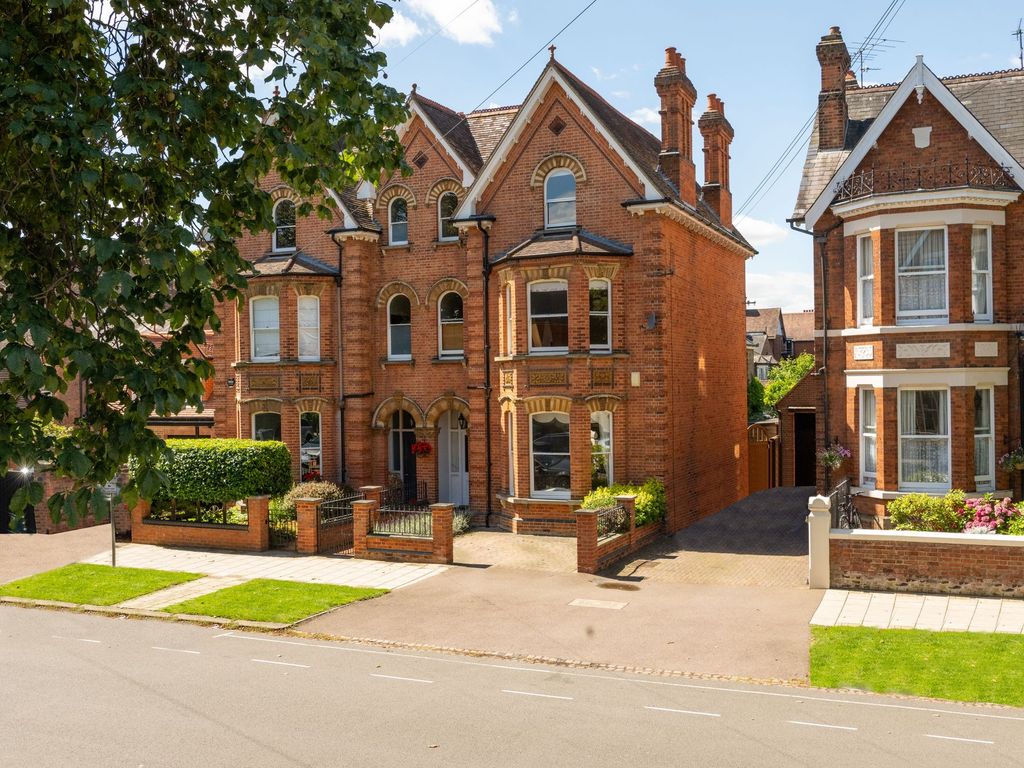 7 bed semidetached house for sale in Rothsay Road, Bedford MK40, £