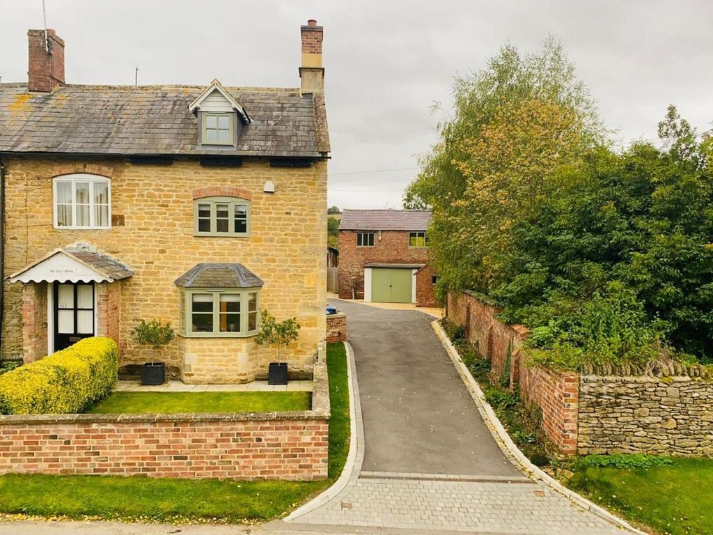 2 bed end terrace house for sale in Cherington, ShipstonOnStour CV36