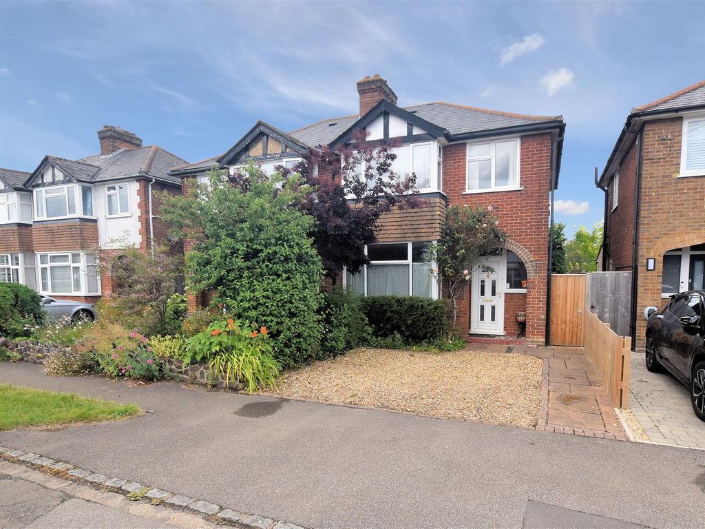 3 bed semidetached house for sale in Castle Park Road, Wendover