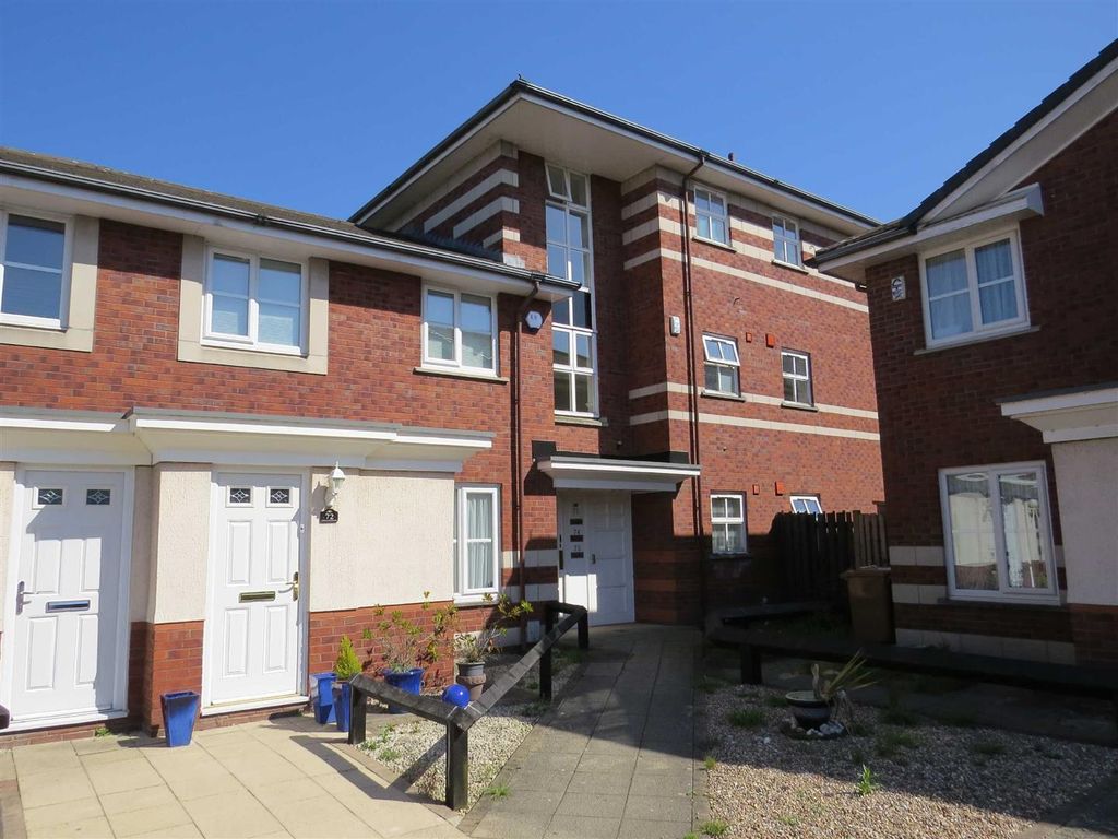 2 bed flat to rent in Linen Court, Salford M3 Zoopla