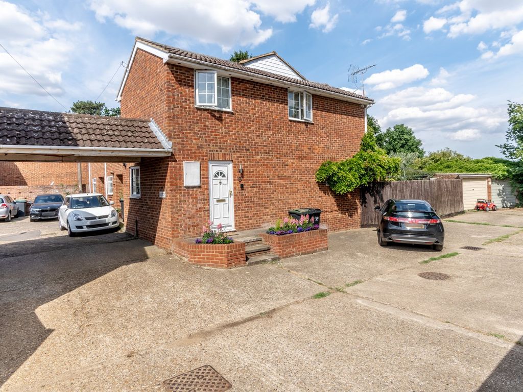 3 bed end terrace house to rent in Spencer Close, Stansted CM24 Zoopla